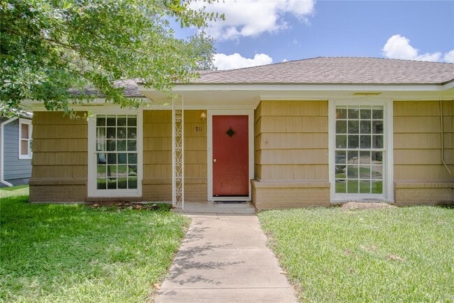 property at 711 E 6th St