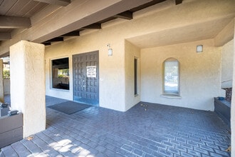 Charter Oaks Apartments in Thousand Oaks, CA - Building Photo - Building Photo