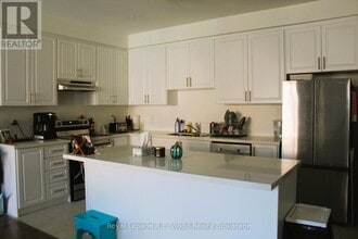 8 Beretta St in Tillsonburg, ON - Building Photo - Building Photo
