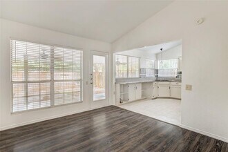 16304 Kicking Bird Dr in Leander, TX - Building Photo - Building Photo