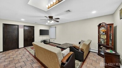 14 Carteret St in Woodbridge Township, NJ - Foto de edificio - Building Photo