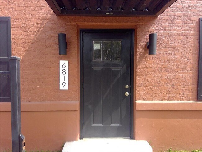 6819 Avenue C, Unit D in Houston, TX - Building Photo - Building Photo