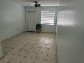 1026 White St, Unit #4 in Key West, FL - Foto de edificio - Building Photo