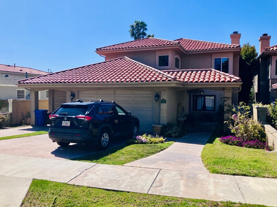 605 Elvira Ave, Unit 104 in Redondo Beach, CA - Building Photo