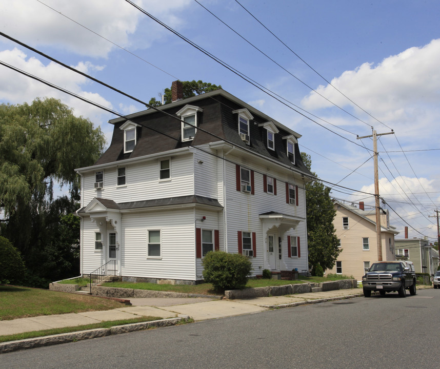 29 Grove St in Milford, MA - Foto de edificio