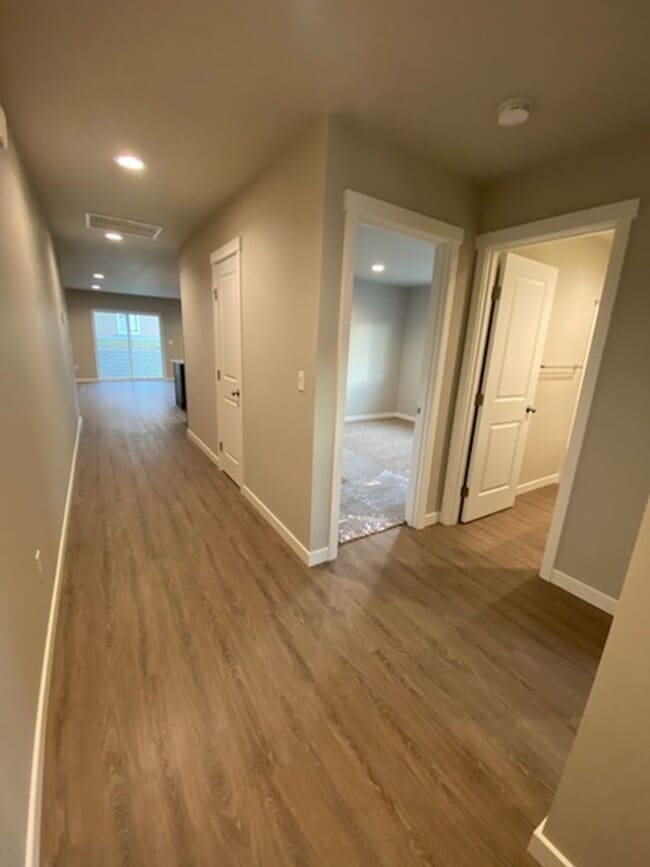 1087 S Newberry Ln in East Wenatchee, WA - Building Photo - Building Photo