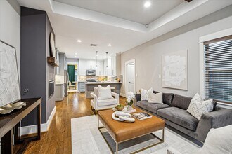 1111 Adele St in Houston, TX - Foto de edificio - Building Photo
