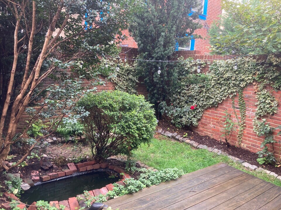 1038 N Leithgow St in Philadelphia, PA - Building Photo