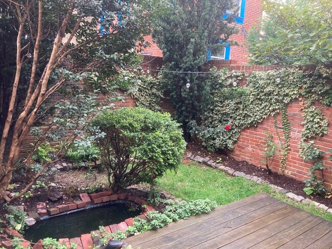 property at 1038 N Leithgow St