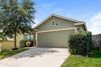 5827 Southern Knoll in San Antonio, TX - Building Photo - Building Photo