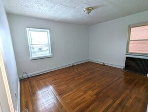 7620 Hamilton Ave, Unit 1 in Cincinnati, OH - Foto de edificio - Building Photo
