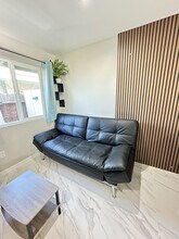 10243 Westonhill Dr in San Diego, CA - Building Photo - Building Photo