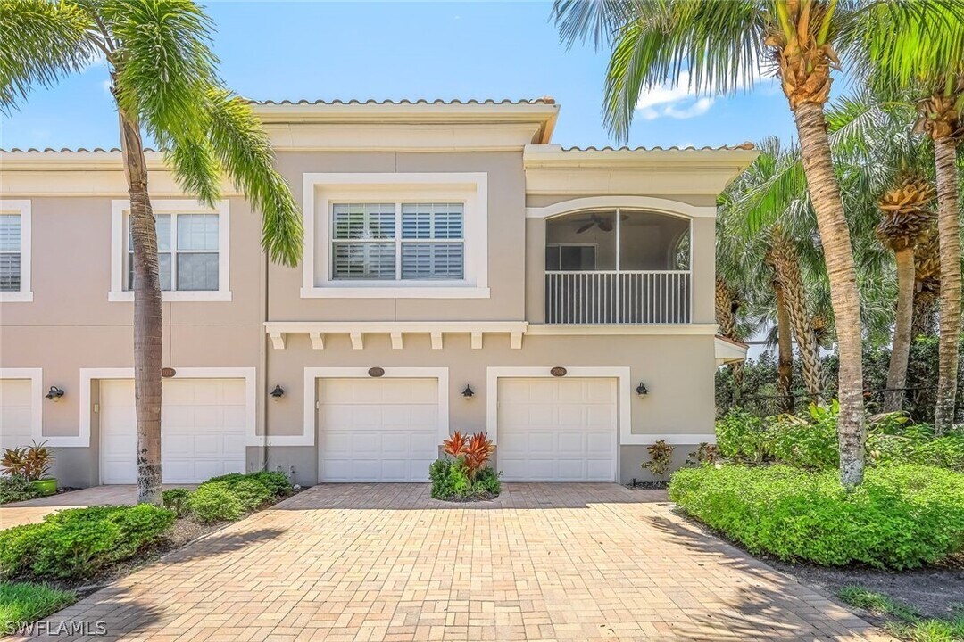 23400 Alamanda Dr in Bonita Springs, FL - Foto de edificio