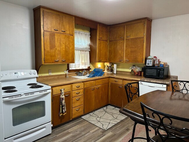 property at 513 Putnam Dr