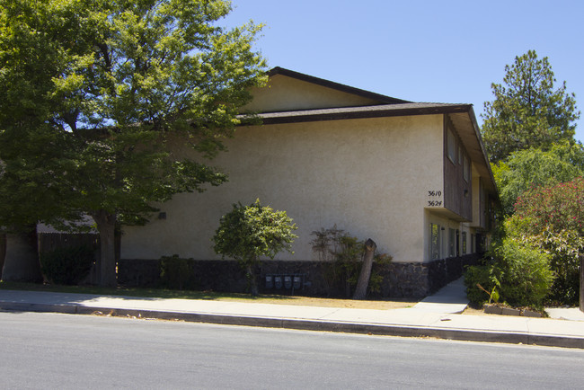 3610-3732 Dana St in Bakersfield, CA - Foto de edificio - Building Photo