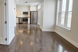 442 McGrath Hwy, Unit 302A in Somerville, MA - Building Photo - Building Photo