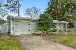 270 Gregory Dr in Mary Esther, FL - Building Photo