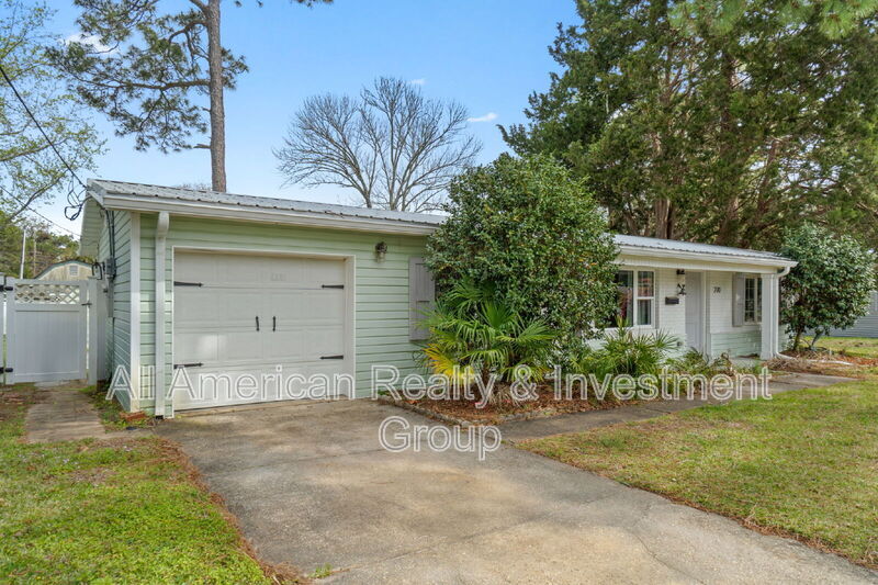 270 Gregory Dr in Mary Esther, FL - Building Photo