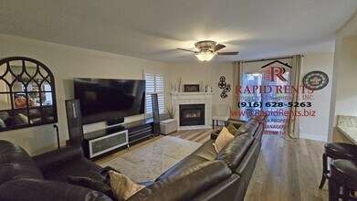 8358 Triad Cir in Sacramento, CA - Building Photo - Building Photo