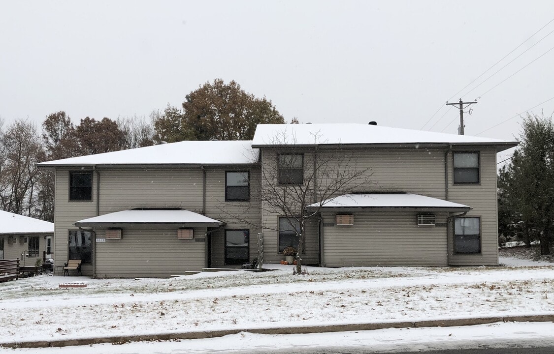 1621 Devney Dr in Altoona, WI - Building Photo