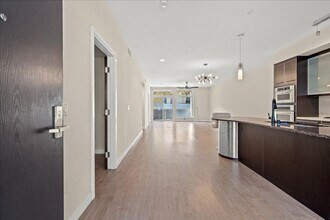 8925 W Flamingo Rd in Las Vegas, NV - Building Photo - Building Photo