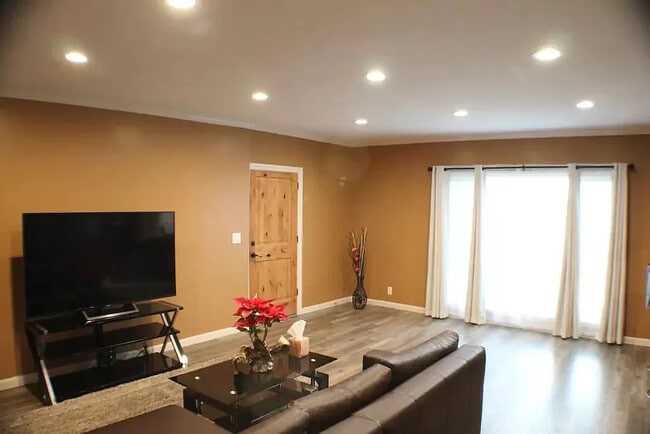 1770 Vineyard Ave, Unit 4 in Los Angeles, CA - Building Photo - Building Photo