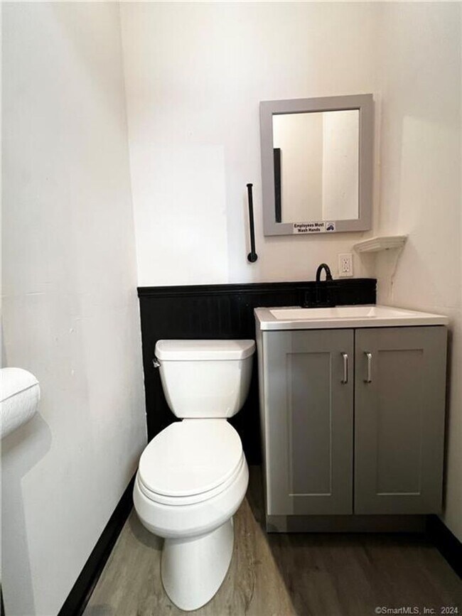 58 Washington St-Unit -Store front in Middletown, CT - Building Photo - Building Photo