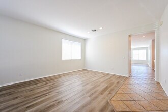 2621 W Medinah Way in New River, AZ - Foto de edificio - Building Photo