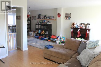 2318 Strawfield Ct in Oakville, ON - Building Photo - Building Photo