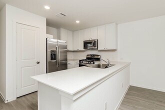 3222 Roslyn Grist in San Antonio, TX - Building Photo - Building Photo