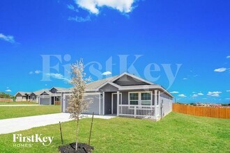 131 Agave Cir in Jourdanton, TX - Building Photo - Building Photo