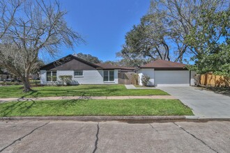 509 Belmont Dr in Friendswood, TX - Building Photo - Building Photo