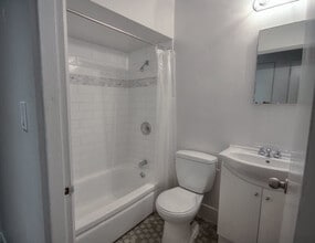 1540 Haro St in Vancouver, BC - Building Photo - Building Photo