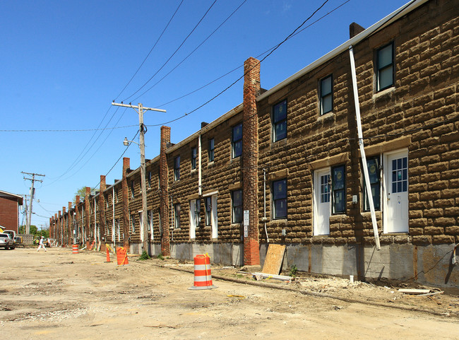 Neal Terrace in Cleveland, OH - Building Photo - Building Photo