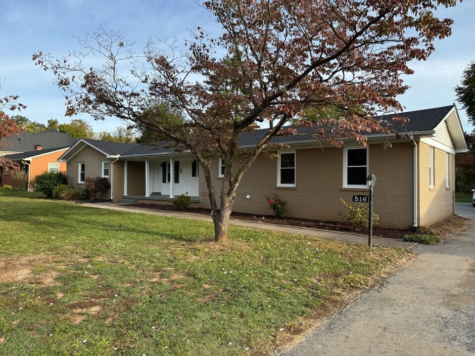 516 Claremoor Ave in Bowling Green, KY - Building Photo