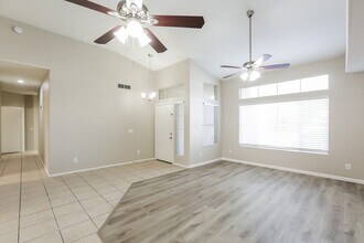 1563 E Scott Ave in Gilbert, AZ - Foto de edificio - Building Photo