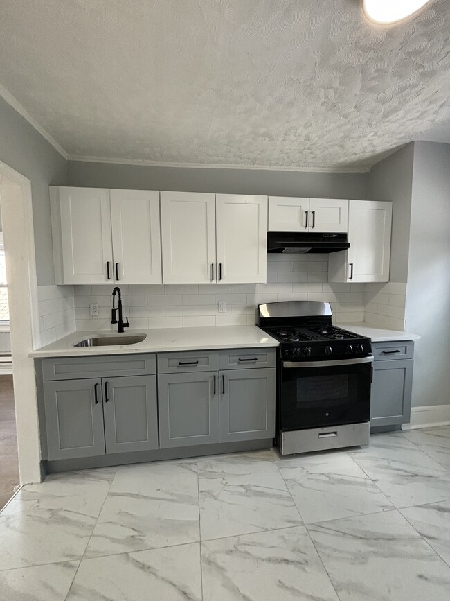 136 Hedden Ter, Unit 3