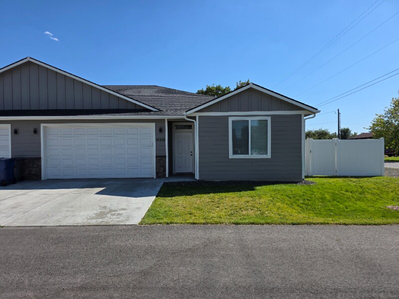 10310 E Augusta Ct in Spokane Valley, WA - Building Photo
