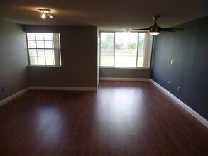 2880 N Oakland Forest Dr in Oakland Park, FL - Building Photo - Building Photo