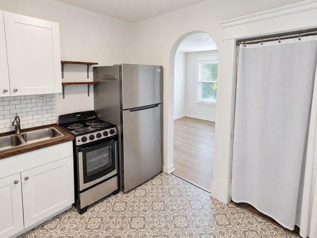 property at 1818 W Washington St