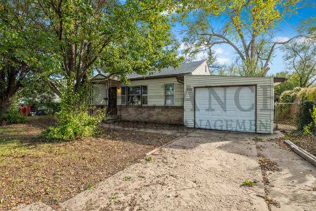 2221 W Graber St in Wichita, KS - Building Photo - Building Photo