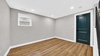 2704 W 24th Pl, Unit G in Chicago, IL - Foto de edificio - Building Photo