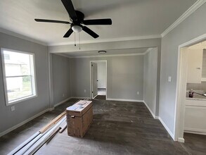 811 Solomon Ave in Abbeville, LA - Foto de edificio - Building Photo