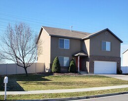 262 Wellington Dr in Kaysville, UT - Building Photo
