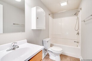 1202-1318 Summit Ave. in Oshkosh, WI - Building Photo