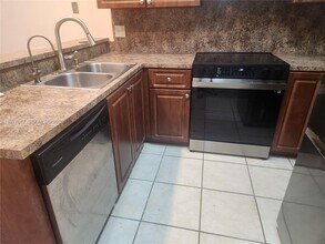 7184 Sportsman Dr in North Lauderdale, FL - Building Photo - Building Photo