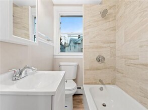 244 Veazie St in Providence, RI - Foto de edificio - Building Photo