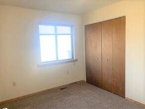 200 Spring Creek Pkwy in Spring Creek, NV - Building Photo - Building Photo