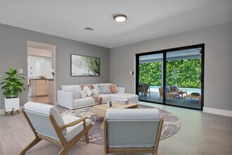 1245 NE 85th St in Miami, FL - Building Photo - Building Photo