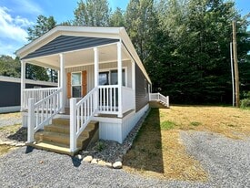 2110 US-127 in Russell Springs, KY - Building Photo